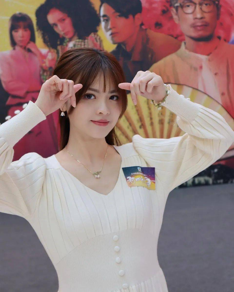 tvb小花空姐出身,入娱乐圈后父女关系变差!