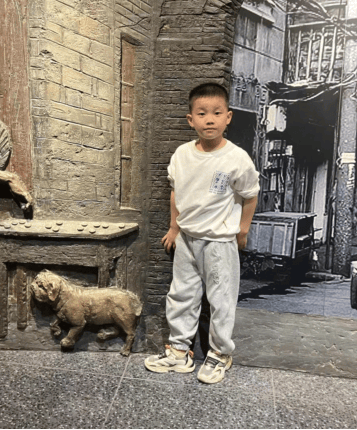 图|饶俊楠小蜜蜂小蜜蜂,嗡嗡嗡,飞到西,飞到东,爱劳动,去做工,采得