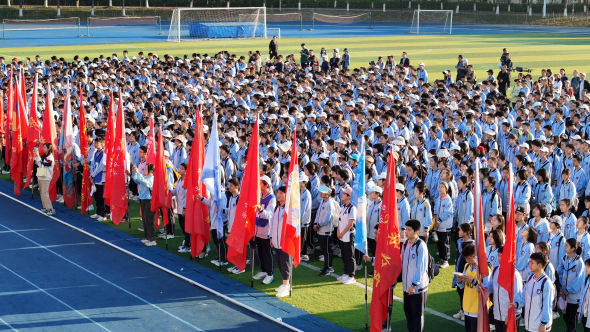 宜昌一中举行拉练百里行活动