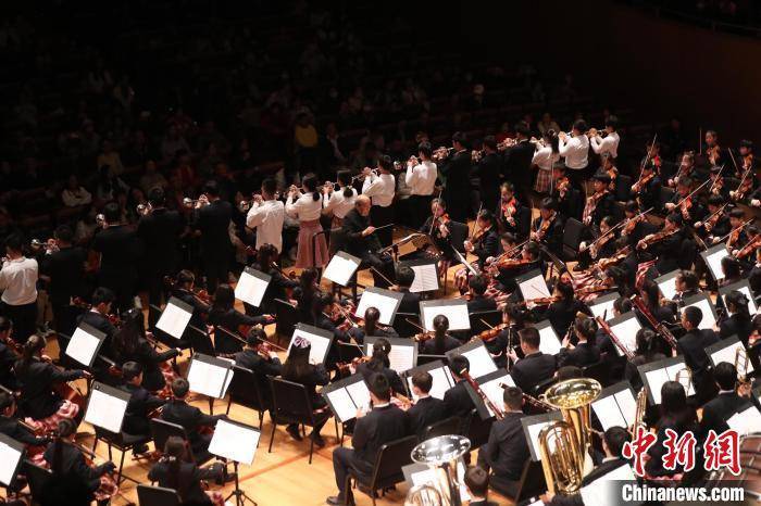 99岁指挥家曹鹏再度登台为"星星的孩子"挥棒_张亨伟_演出_交响音乐会