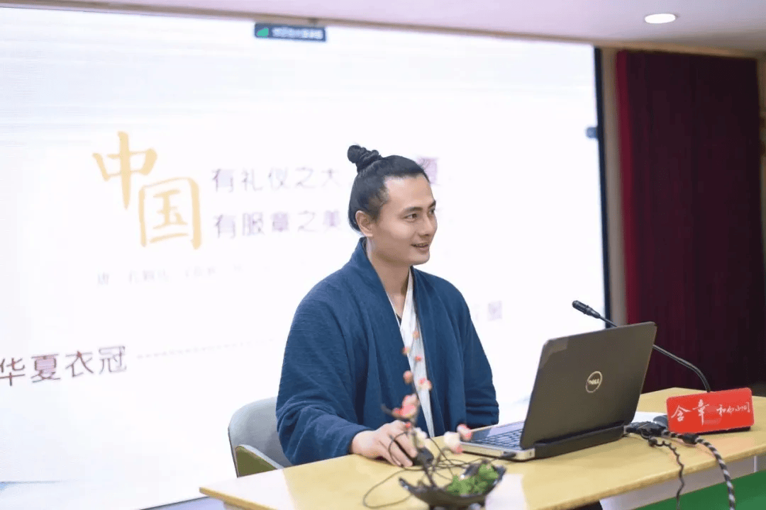 汉北办汉服书展啦50多本就展10天诶呀脑子里进汉服知识啦