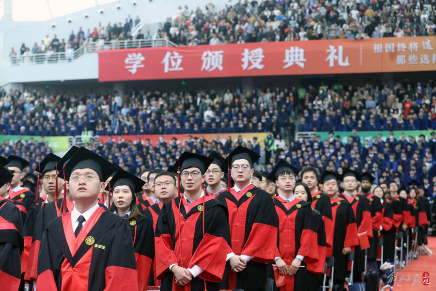 拥抱变革,迎接挑战:上海交通大学3300余名研究生毕业