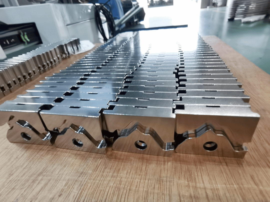 圆机所有一切核心就是圆,各种零配件都是要沿着圆心运动,累计公差也