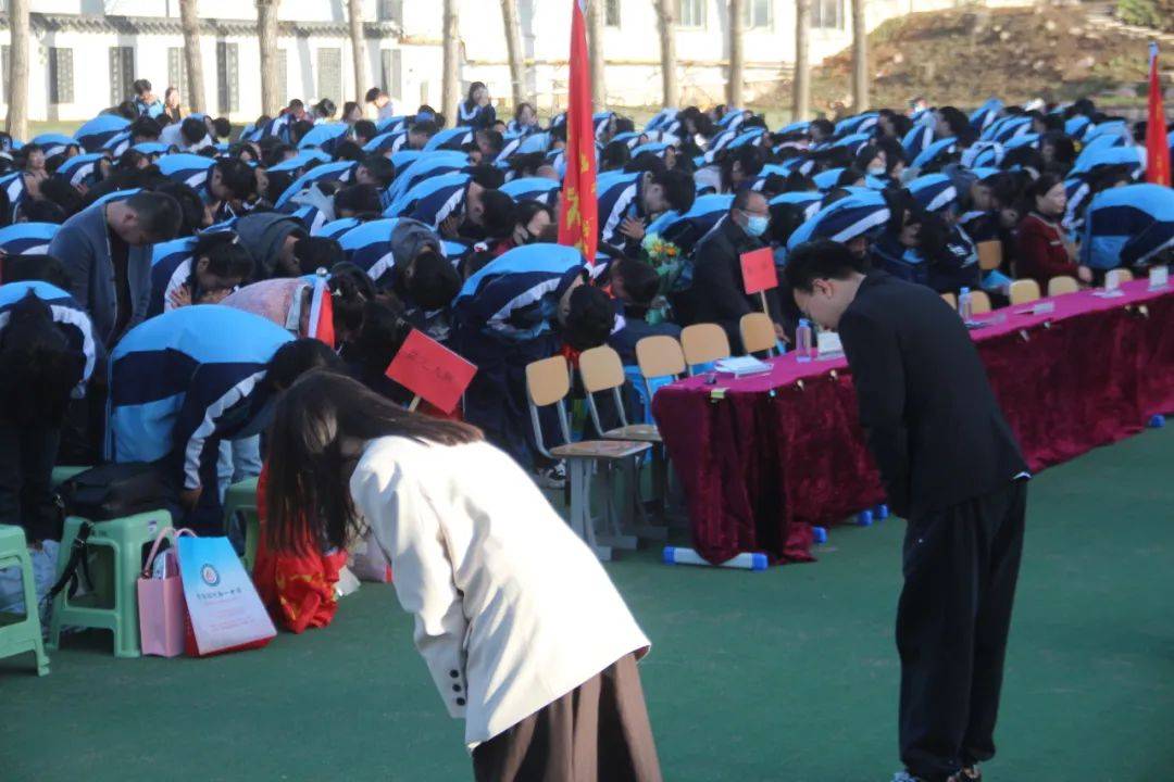 国开精彩教育青岛国开第一中学成人礼十八而志风华正茂
