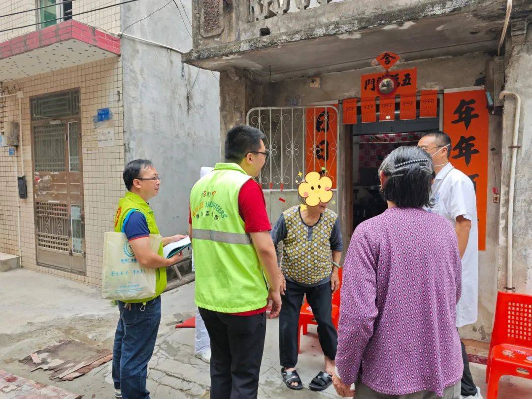 下汴社区开展“送医上门 关爱老人”入户义诊活动_血压_变化_测量