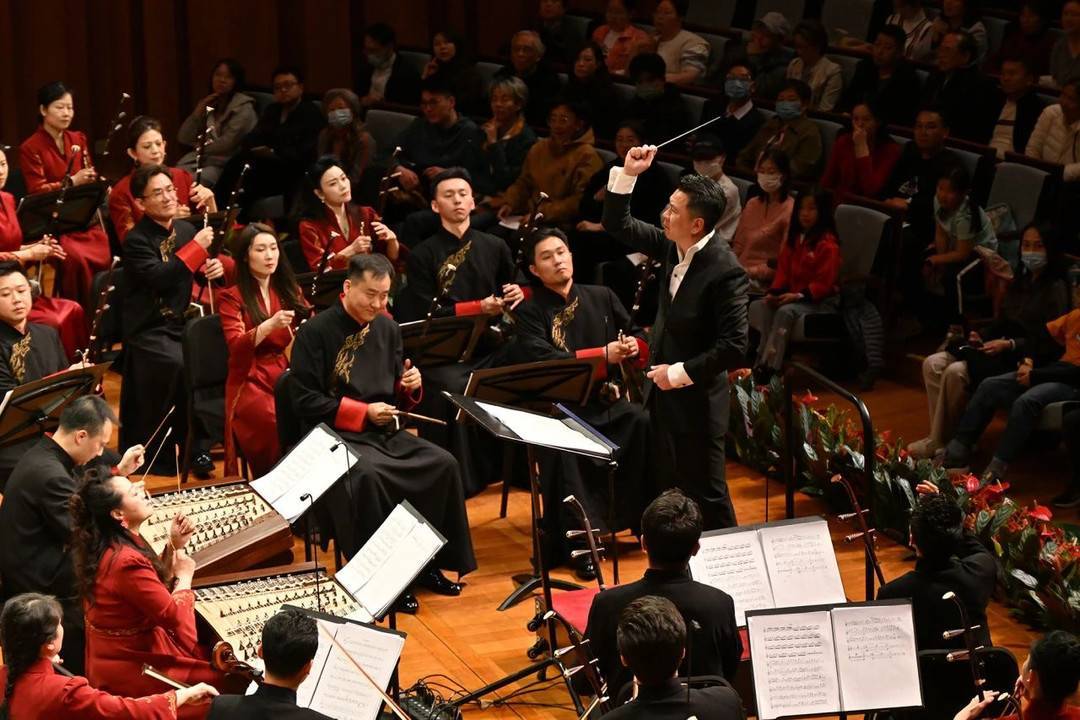 他们背后的团队,除了中央民族乐团,还有台湾地区新竹青年国乐团,澳门