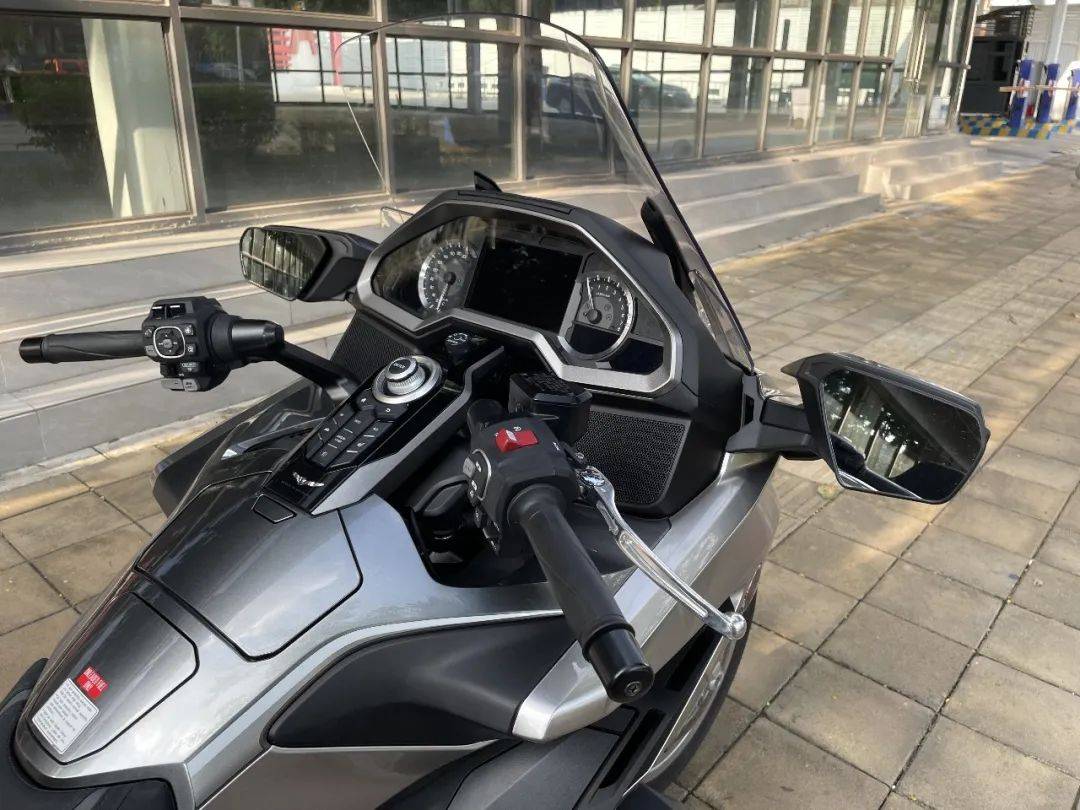 2023款本田金翼dct自动档 csc正三轮银灰双拼色 正规小贸 现车仅一台