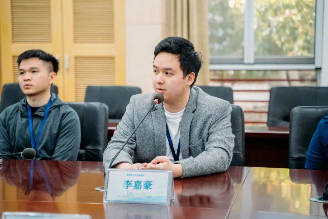 欢送会上,香港师生献上了个人独舞,寓言朗诵,唐诗朗诵,歌曲表演等节目