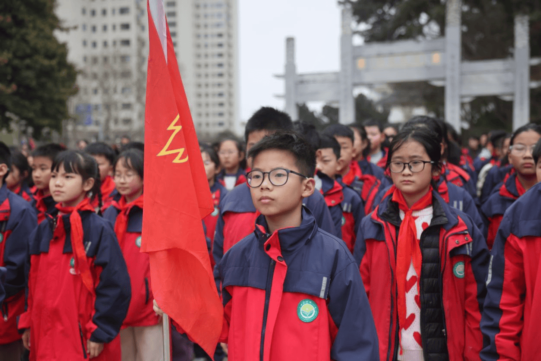 清明节丨东桥小学巴黎城校区举行忆清明缅英烈思奋进主题教育活动