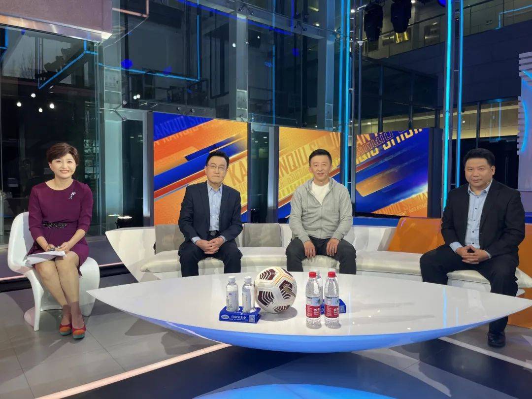 前泰山队球员刘越做客侃球时间复盘泰山申花焦点战