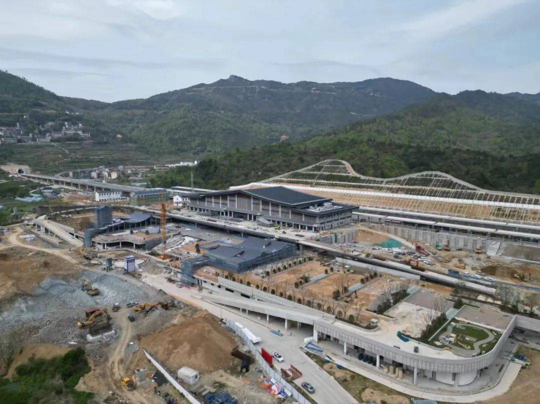 楠溪江站站前综合交通枢纽工程进入装饰装修阶段