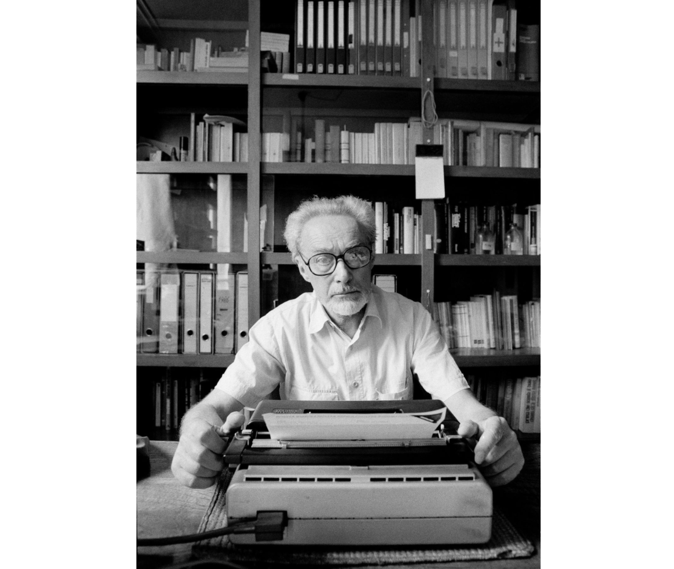 景凯旋读普里莫莱维休战生活就是一场战争永远不会结束