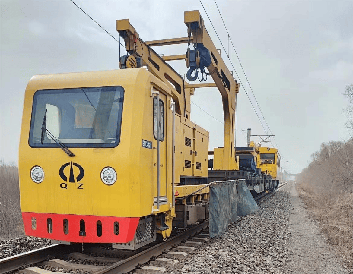 小黄车铁路钢轨打磨作业显身手