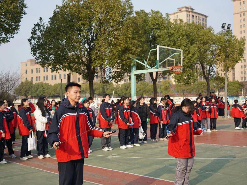 以春风为伴携安全同行桐乡二中开展系列安全教育活动