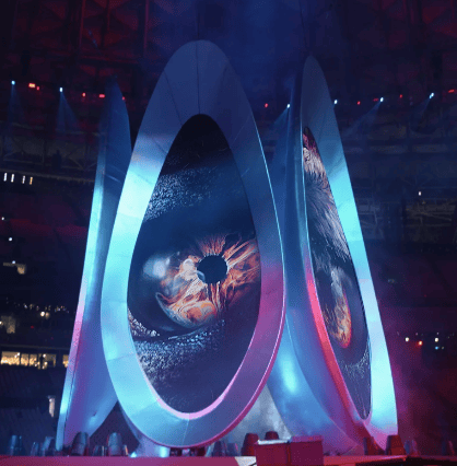 贝壳状屏幕如同通往历史的桥梁,让人回想起卡塔尔主要产业是采珠业的