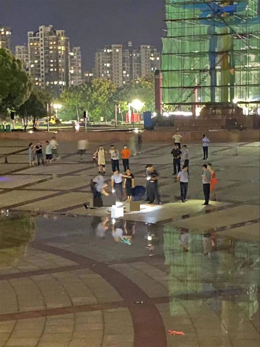 痛心男子一男子奔跑时不幸被雷击中身亡