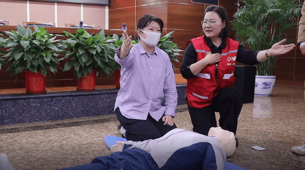 机关工作动态西城区红十字会首次启动公职人员覆盖性应急救护培训