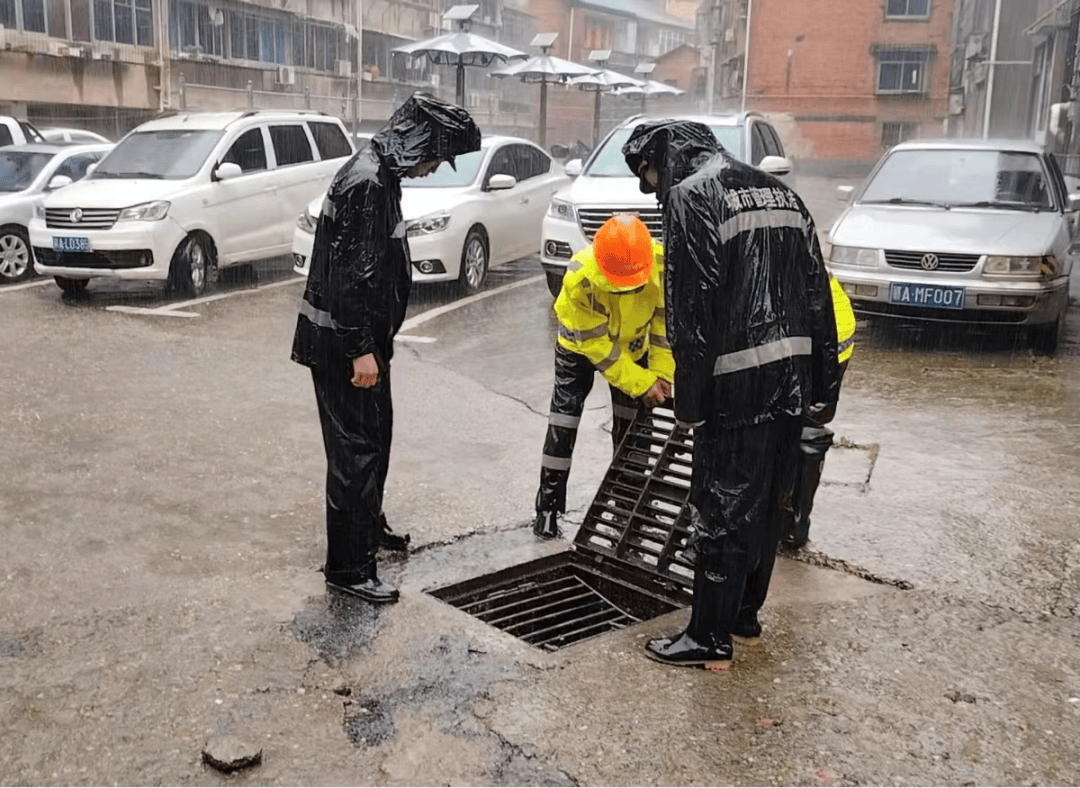 城管连帽雨衣图片