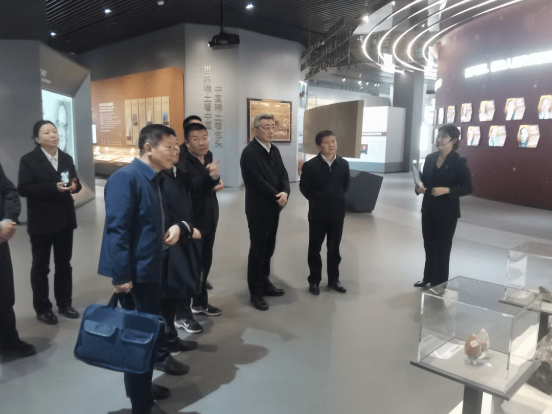 颜成义主持会议听取李四光故居暨李四光纪念园项目汇报,充分肯定团风