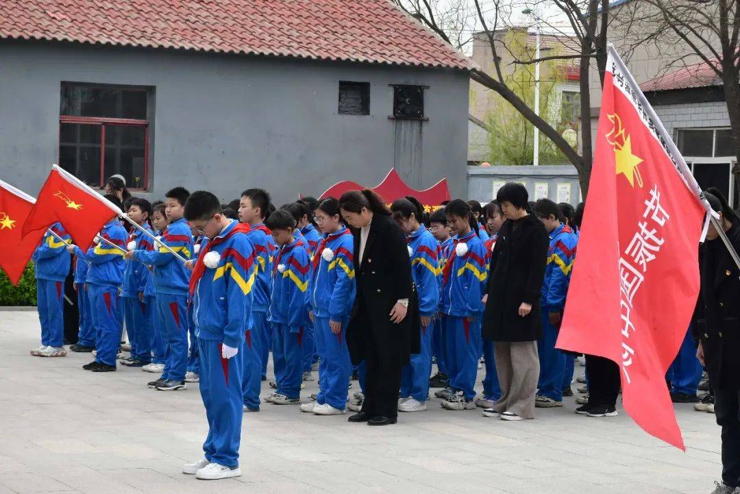 网络中国节清明清明祭英烈传承英雄志郑口第一小学清明祭英烈主题队会