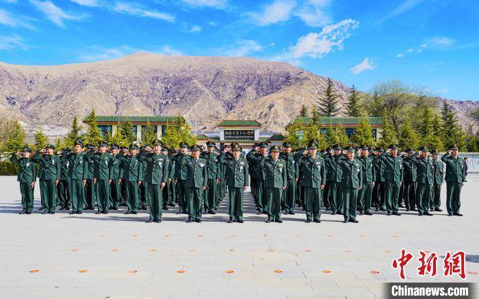 缅怀先烈祭忠魂拉萨警备区举行祭扫活动