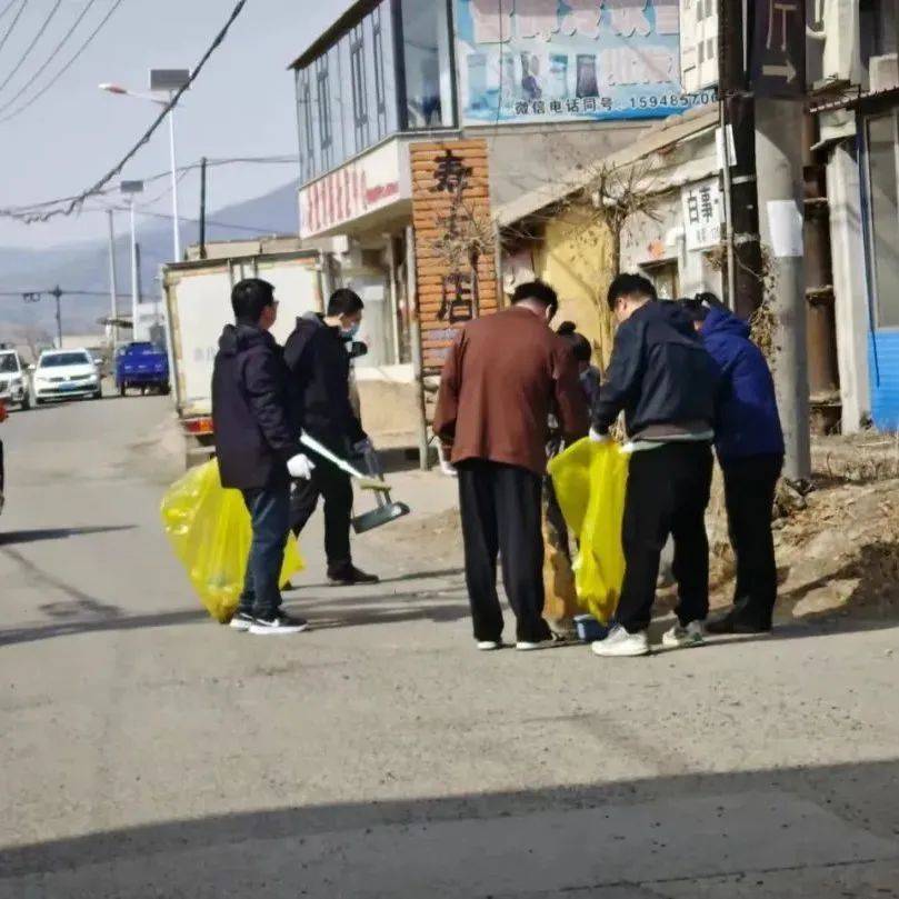 工作动态第36个爱国卫生月八道河子镇开展环境卫生集中整治行动