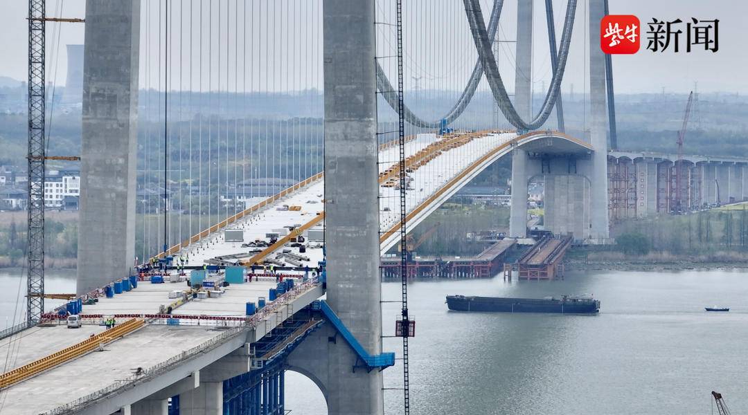 刚刚龙潭长江大桥成功合龙