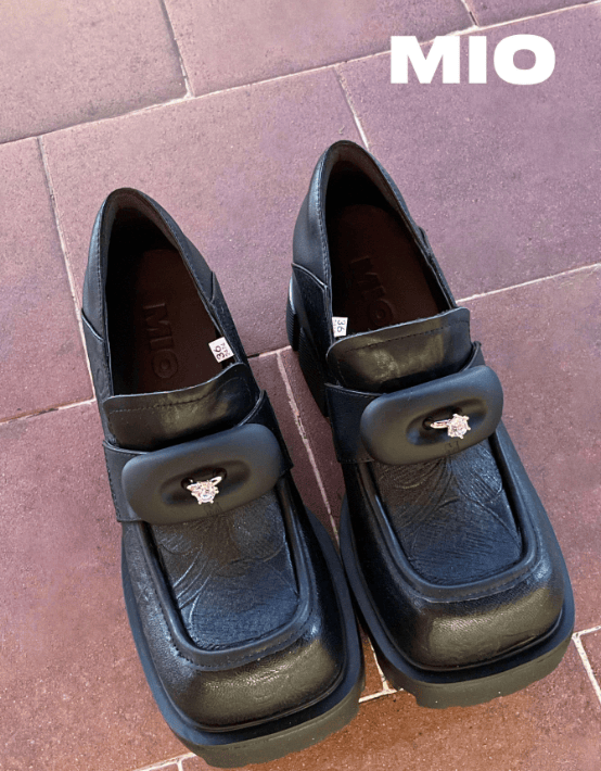 米奥 乐福鞋原价￥1898活动价￥1268接吻猫 静奢风曲奇德训鞋原价