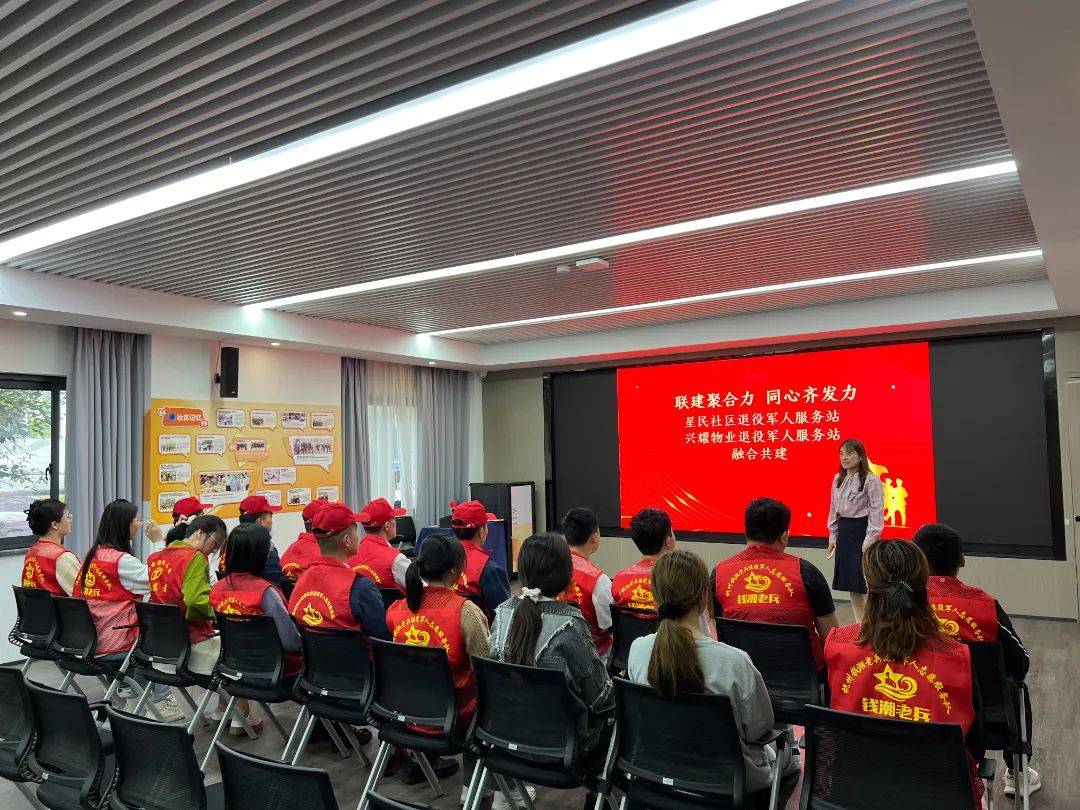 在湘云雅苑东南角亲子营地,社区30户亲子家庭以"画国画,放风筝"的方式