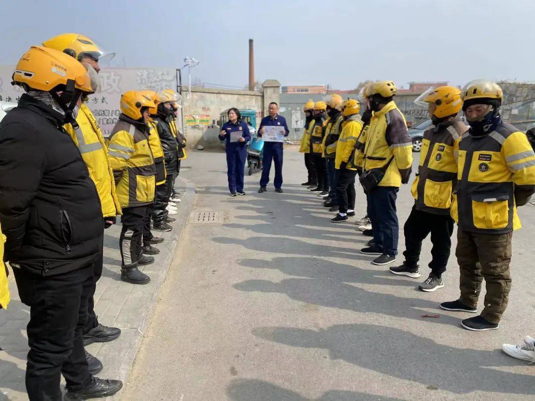 防火知识随餐送到家营口消防盖州大队联合外卖小哥开展消防安全宣传