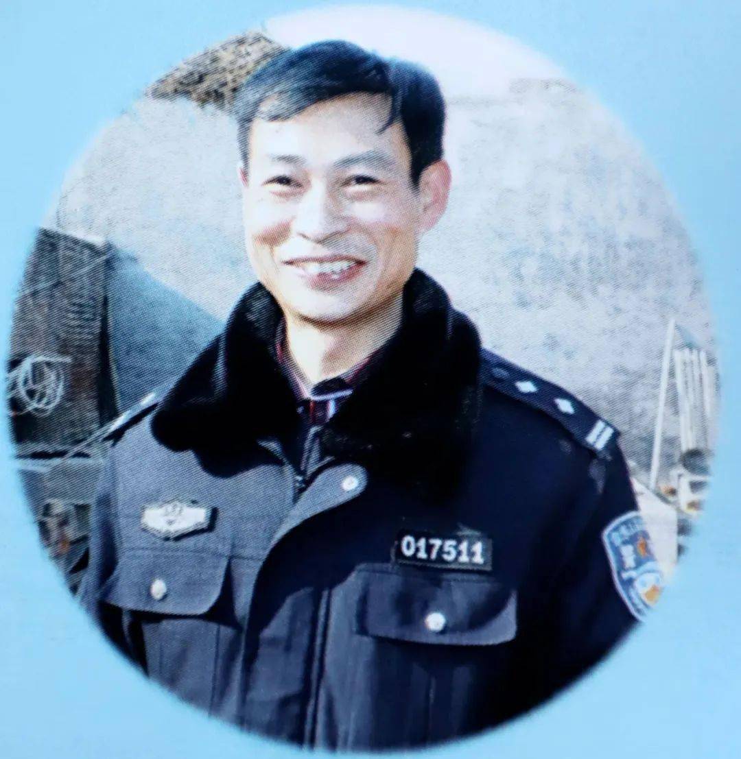 告诉父亲马喜林提笔写下一封信协神中队民警马千亮新乐市公安局刑警