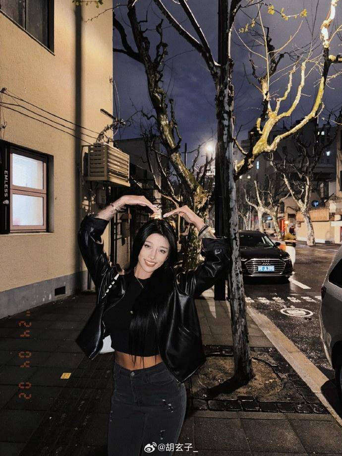 又来撒狗粮啦李添荣女友分享二人的合照