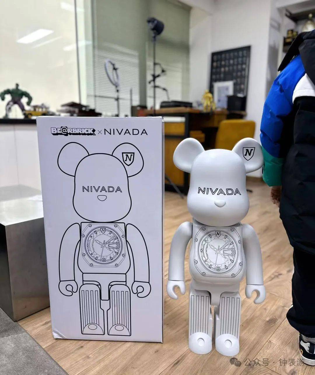 好玩的钟表和品牌摆件,现在这个尼维达和bearbrick联名的"暴力熊"成了