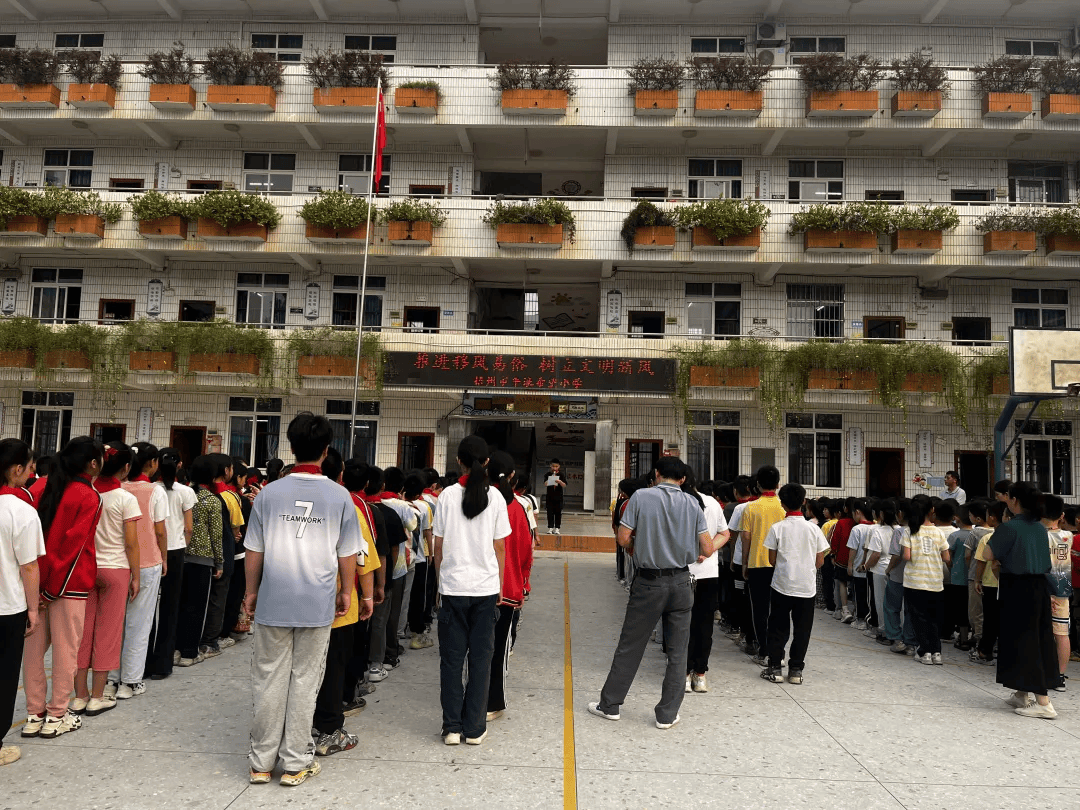 梧州市龙新小学图片