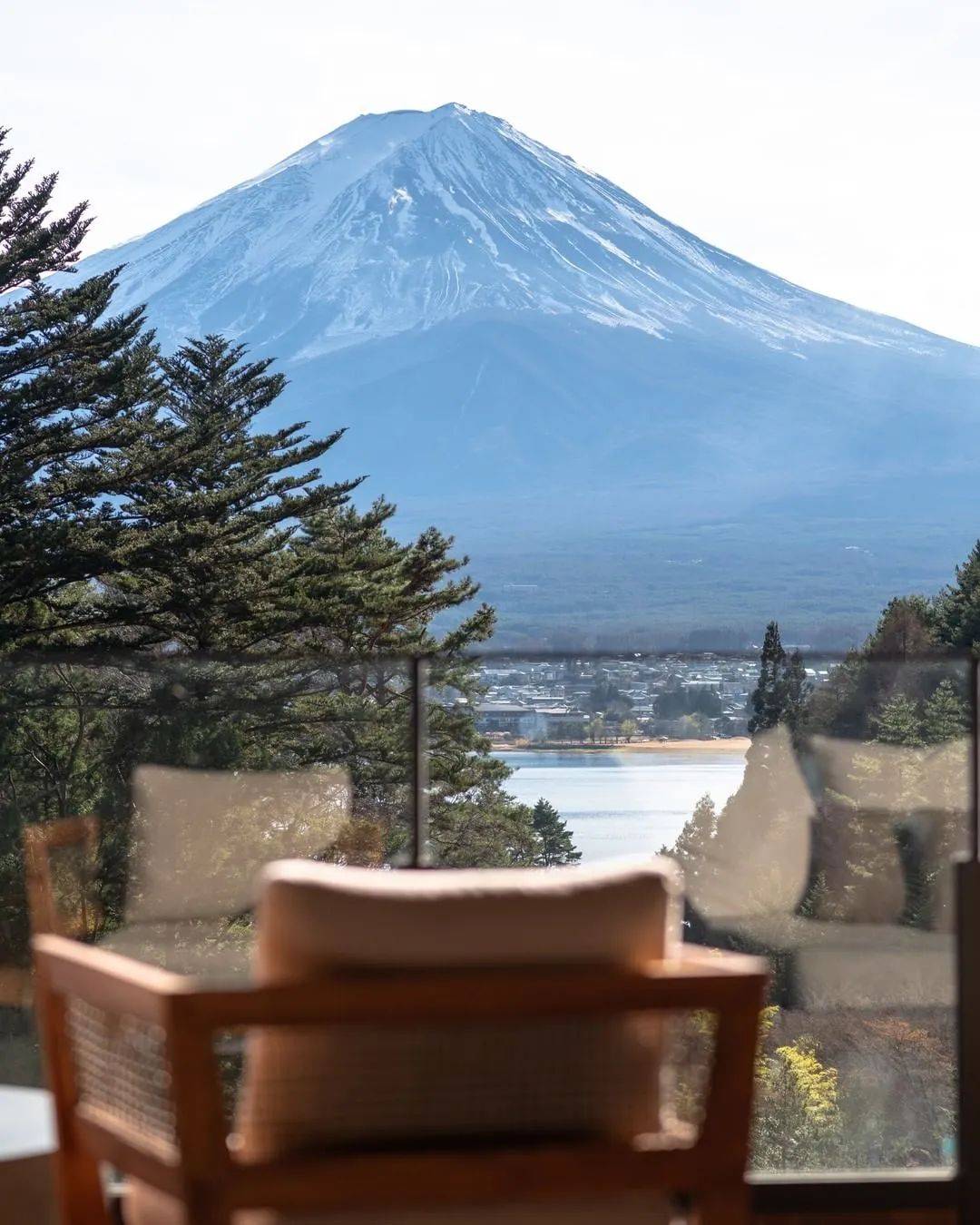 特辑,汇集了日本各地不同主题的旅行路线,无论是饱览富士山的壮美风光