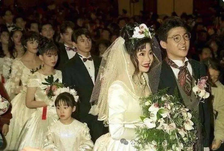 小虎队的老板春晚上唱哭7亿人一首歌封神30年如今66岁的他怎么样了