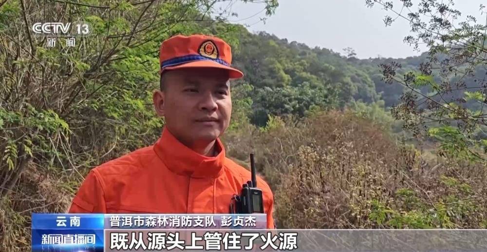 在湖南株洲,记者看到,一些陵园,公墓及周边山林,悬挂着"禁燃禁放"的