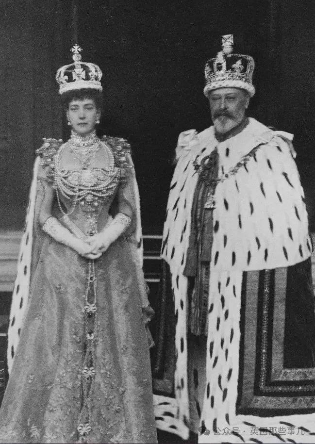 磨皮,瘦脸,画下颌线,人早都玩过了.