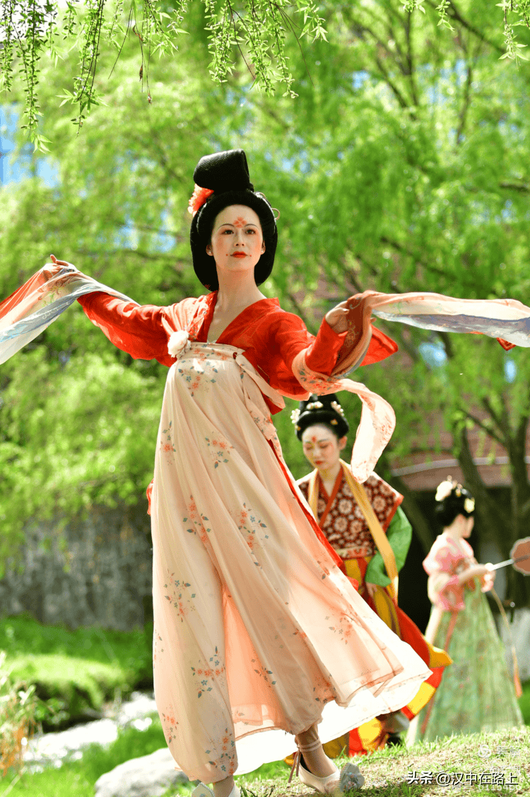 中国汉服之美在汉中