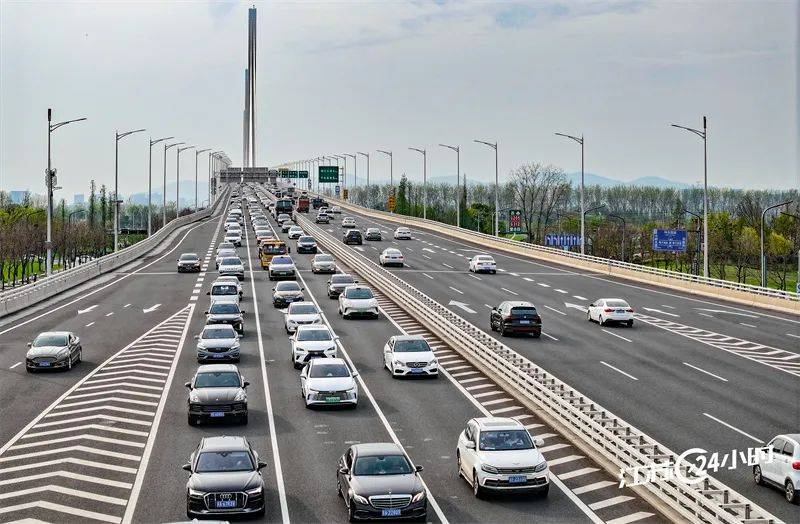 江苏24小时南京迎来清明假期返程小高峰