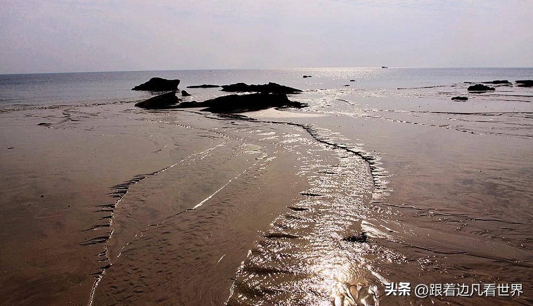 涠州岛滴水丹屏岩石与水滴的奇妙交融