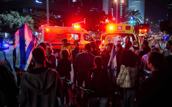 以色列再爆发大规模抗议集会，有汽车高速撞向抗议人群致5伤