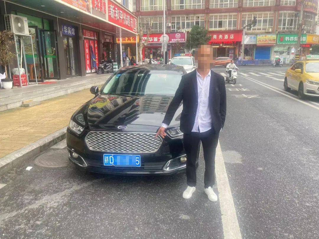 4月4日新余公园北路一小车被罚