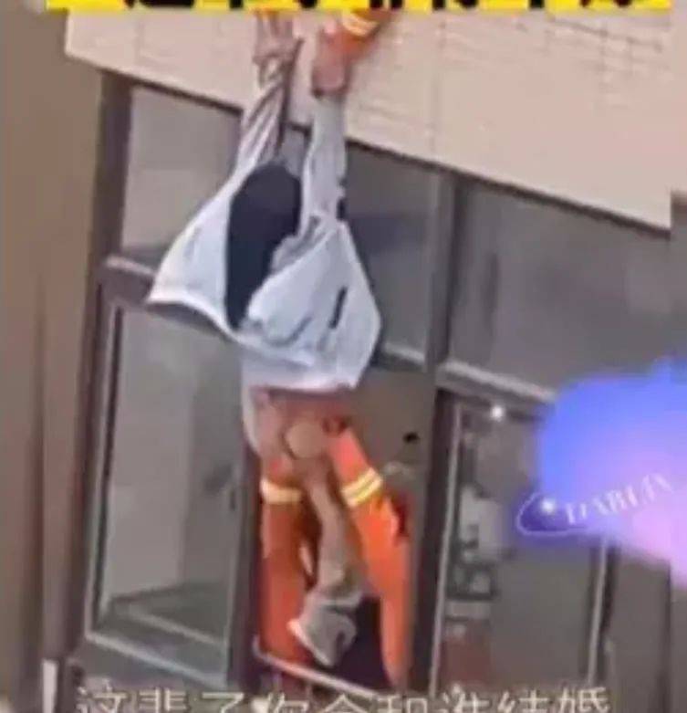 消防员为救轻生女意外拉掉裤子,手撑屁股,三个月后,两人结婚了_女孩