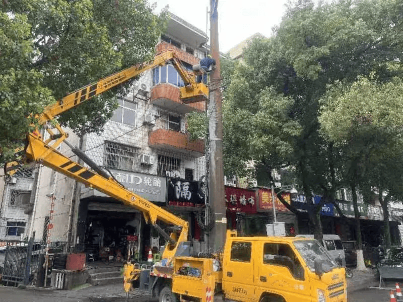 "太暗了!"富阳市民反映的这个问题,不到24小时就解决了_路灯_孙权路_