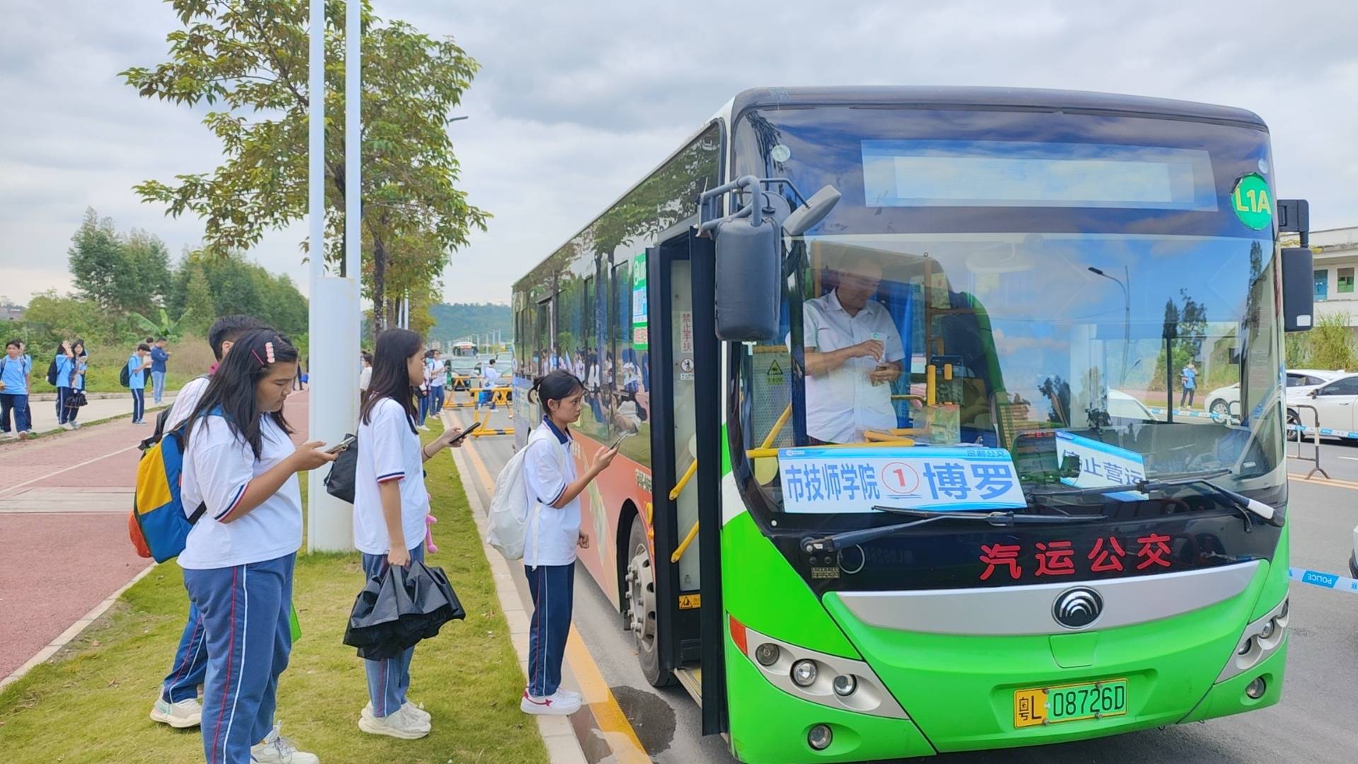 家门口直达校门口惠州27条定制公交线为学生家长解忧