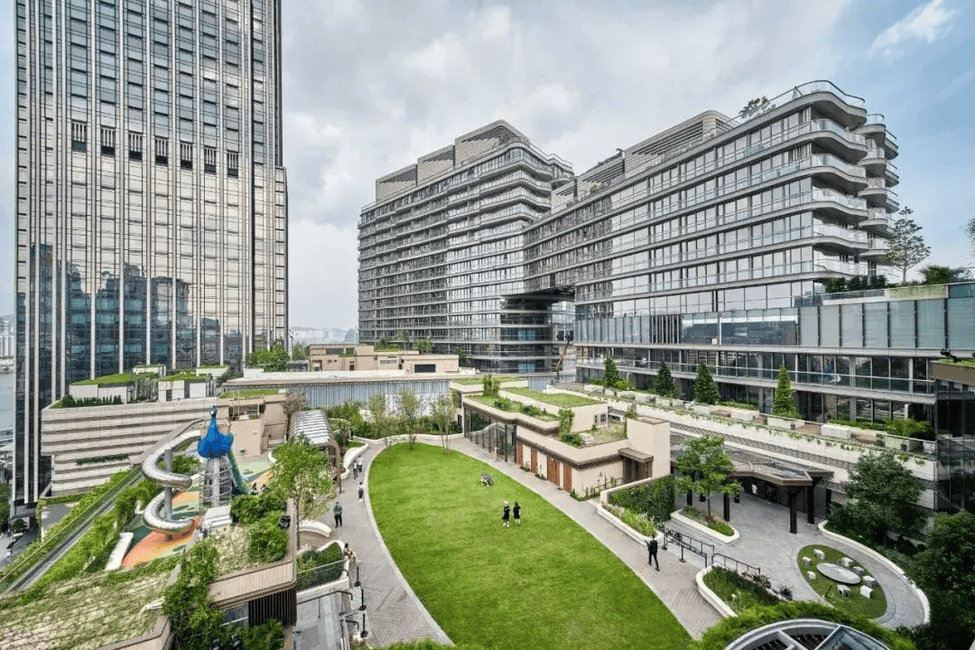 k11 musea为10层楼高的文化零售空间,有4,600平方米的绿植幕墙和绿色