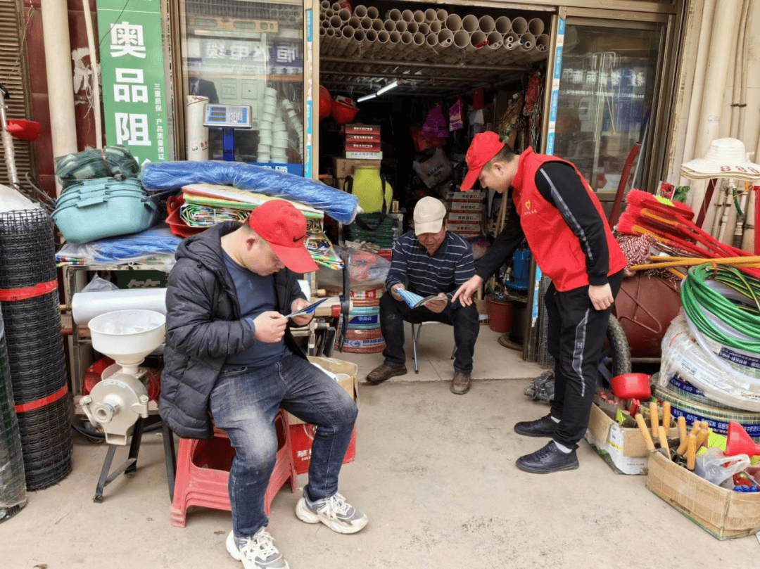 行动过程中,派出所民警,社区干部,网格员,禁毒社工,禁毒志愿者等社会