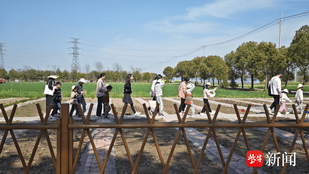 聆听春天的故事常熟市支塘镇支东村流动板凳让理论宣讲地气十足