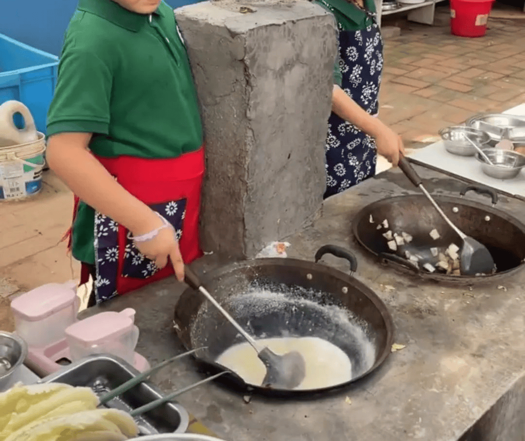 爆火的辛者库幼儿园报名排到后年终于明白好好的孩子为啥进了精神科